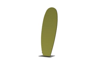 Groene akoestische scheidingswand in verticale staande positie met textielafwerking en grijze voetplaat.