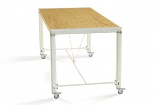 Lande Atelier statafel met verrijdbaar onderstel, geschikt voor dynamische werkplekken en creatieve ruimtes.