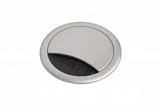 Ronde kabelgoot in aluminium met zwarte borstelstrip voor kabelmanagement, bovenaanzicht.
