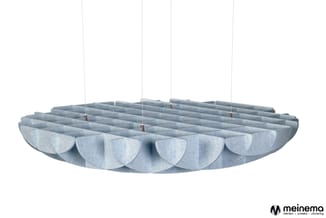 Grijze hangende akoestische lamp met ronde vorm, golfpatroon en ophangkabels, merk meinemo.