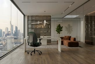 Modern kantoor met groen bureaustoel, wit bureau, bruine zithoek, wandkasten, glazen scheidingswand en ramen met stadsuitzich