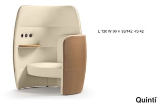 Quinti akoestische belcel in creme en bruin, met gesloten bovenkant, zitgedeelte en armsteun. Afmetingen: L 130 W 96 H 93/142