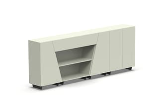 Lichte kast met open vak in het midden en deuren aan beide zijden, op zwarte poten, frontaal gefotografeerd.