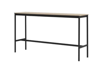 Hoge tafel met zwart stalen frame en licht houtkleurig blad, geschikt voor kantoor of werkplek.