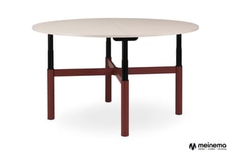 Ronde uitschuifbare vergadertafel met crèmekleurig blad, donkerrode poten en zwarte details, tegen witte achtergrond.