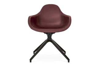Draaibare stoel met bordeauxrood leren zitting, zwart metalen vierpoot voetsteun, moderne uitstraling.