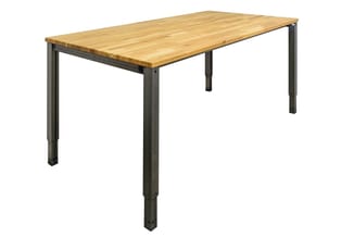 Rechthoekige vergadertafel met natuurlijk houten blad en grijs metalen frame met vierkante poten.
