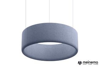 Grijsblauwe hangende akoestische plafondpaneel met ringvormig design en open middensectie.