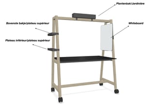 Mobiel presentatiebord in natuurlijk hout met zwart werkblad, whiteboard, plantenhouder en twee schrijfbladen aan zijkanten.