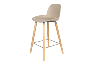 Barkruk met beige zitting, houten poten in natuurtint en grijs metalen voetsteun.