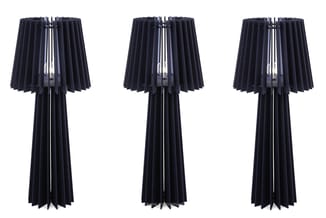 Drie zwarte designlampen met plissé lampenkap en slanke poot, front- en zijzicht.