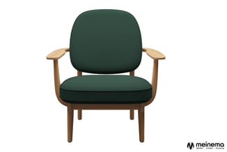 Houten fauteuil met donkergroen gestoffeerde zit- en rugleuning, houten armleuningen en poten.