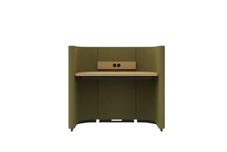 Groene akoestische belcel met houten werkblad, houten bovenkast en ingebouwde verlichting.