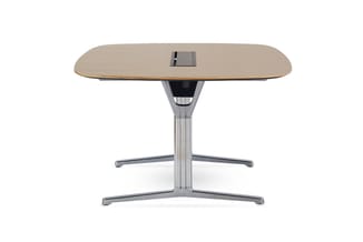 Moderne vergadertafel met afgeronde rechthoekige vorm, beige tafelblad, grijs metalen draaipoot en voetsteun, voorzien van in