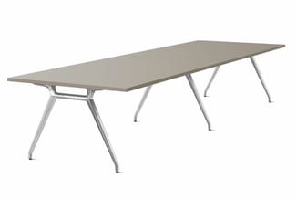 Luxe Wilkhahn Versa vergadertafel voor boardroom en conferentieruimte. Voorzien van een elegant gepolijst aluminium onderstel