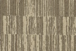 Tapijttegel in beige en grijs met verticale streeppatroon en gemêleerde textuur.