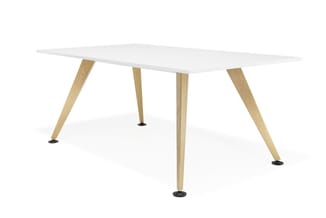 Vergadertafel met wit blad en natuurhouten poten met zwarte voeten, rechthoekige vorm.