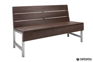 Houten bank met bruine zitting en rugleuning met horizontale latten, metalen frame in zilvergrijs.