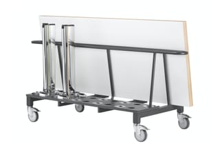 Mobiele whiteboard-standaard met twee witte panelen, zwart metalen frame met wielen en verticale houders voor markers.