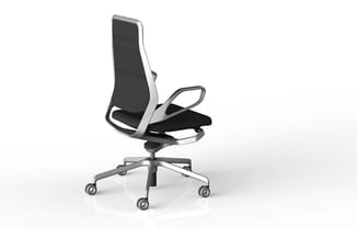 Moderne kantoorstoel met zwart mesh-zitting, grijze frame en ergonomische rugleuning, op wielenonderstel tegen neutrale achte