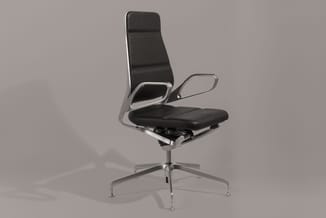 Moderne bureaustoel met zwarte bekleding, zilverkleurig aluminium frame, ergonomische rugleuning en armleggers, op een draaiv