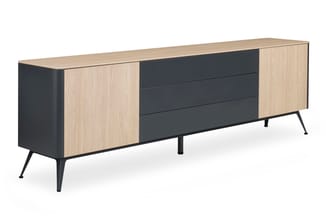 Tv-meubel met licht houten blad en front, donkergrijs gelakte zijkanten, middengedeelte met drie donkergrijze laden, zwarte m