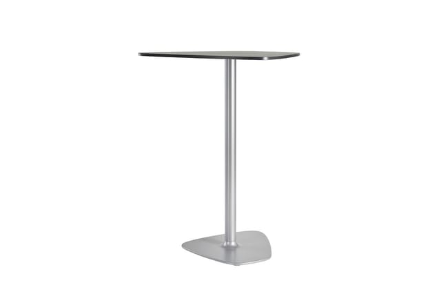 Staande tafel met zwart blad en ronde metalen voet in zilverkleur op voetstuk.