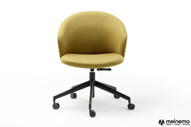 Gele bureaustoel met ronde rugleuning op zwart vijfpoot onderstel met wielen en gasveer.