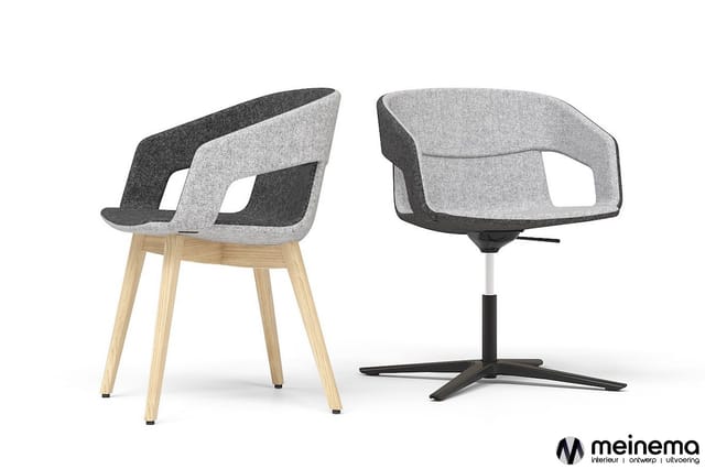 Twee stoelen: links grijze stoel met donkere armleuningen en houten poten; rechts grijze draaibare stoel op zwart onderstel.