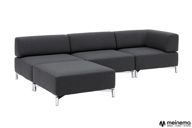 Grijze hoekbank met chaise longue, modulair ontwerp, chromé poten, gestoffeerd in donkergrijs weefsel.