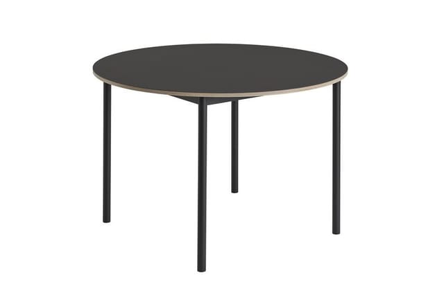 Ronde tafel met zwart blad en zwarte metalen poten, moderne uitvoering voor kantoorgebruik.