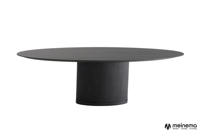 Zwarte ovale vergadertafel met cilindervormig centraal voetsteun, moderne design op witte achtergrond.