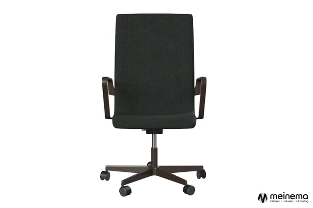 Zwarte Fritz Hansen Oxford bureaustoel met hoge rugleuning, armleuningen en vijfpotige wielbasis, horizontaal gespiegeld.
