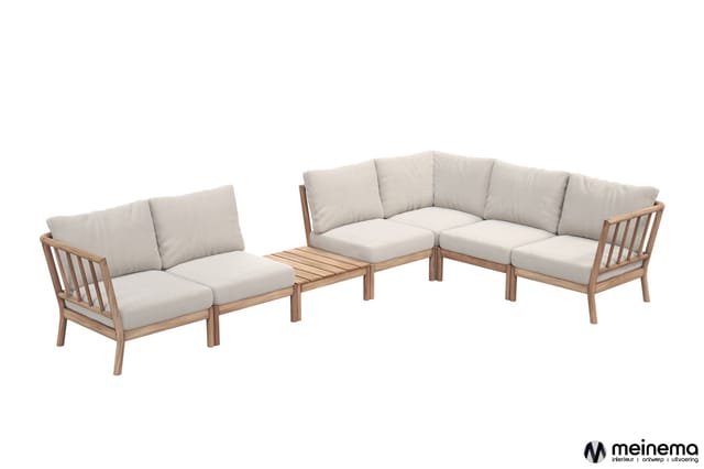 Modulair houten zitgroep met beige kussens: twee 2-zits elementen en een hoekstuk met centrale tafel.
