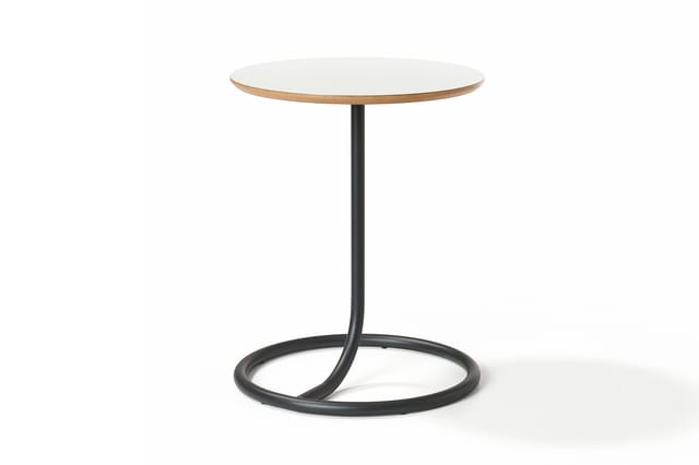 Lande L-IOT laptoptafel bij een zitplek