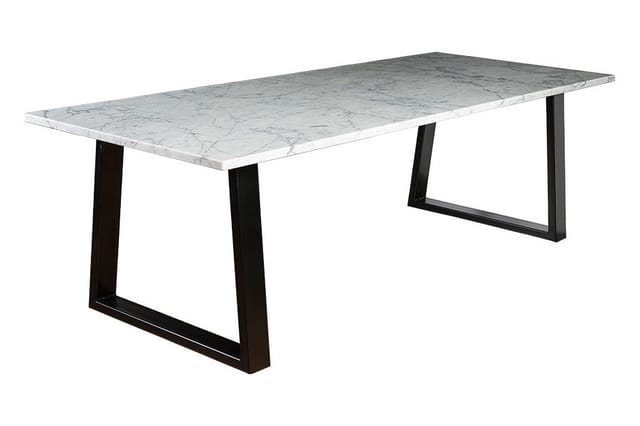 Voor de Satelliet Factory tafel gaan we voor een beschrijving die de perfecte balans slaat tussen industrieel karakter en luxe afwerking. Waar een standaard algoritme slechts "een marmeren tafel met zwarte poten" ziet, herken ik de gewilde Carrara-look ge