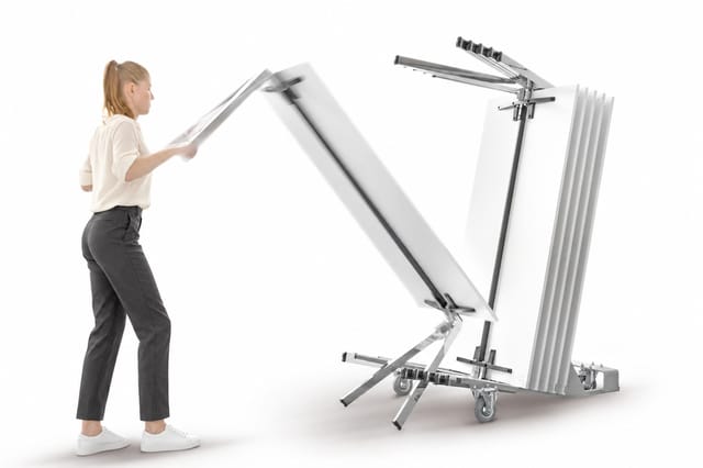 Wiesner-Hager Yuno stapeltafel op een transportwagen.