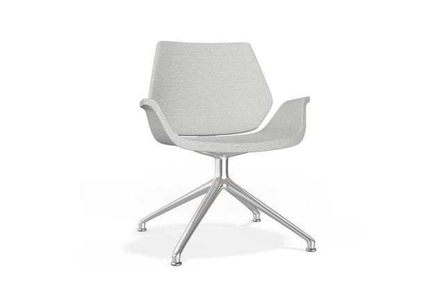 Moderne bureaustoel met lichtgrijze bekleding, ergonomische schaal-vormige rugleuning, armsteunen en aluminium vijfpotige ste