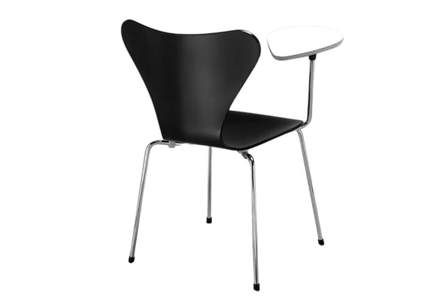 Fritz Hansen Series 7: stoel met schrijfblad
