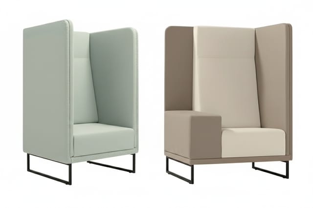 Twee hoekfauteuils met hoge zijwanden en rugsteunen. Links grijs-groen model, rechts taupe-beige tweekleurig design. Beide op