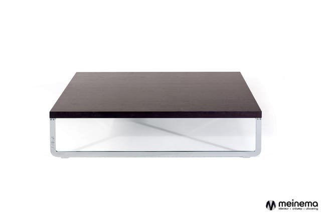 Lage tafel met donkerbruinblad en wit frame met spiegelende frontpaneel, gezien vanaf de zijkant.