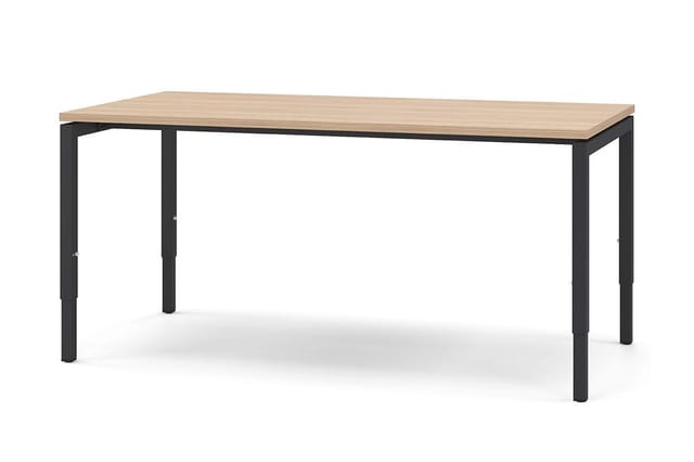 Rechthoekige werktafel met houten blad in natuurtint en zwart metalen frameonderstel.