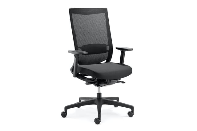 Ergonomische bureaustoel met zwart mesh-rugleuning, grijze zitting, verstelbare armleuningen en zwarte vijfpunts voetsteun me