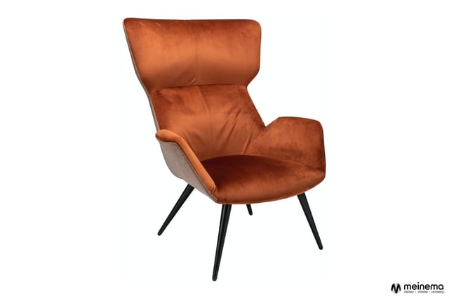 Bruine fluwelen loungestoel met grijze achterkant en zwarte poten, modern design tegen witte achtergrond.