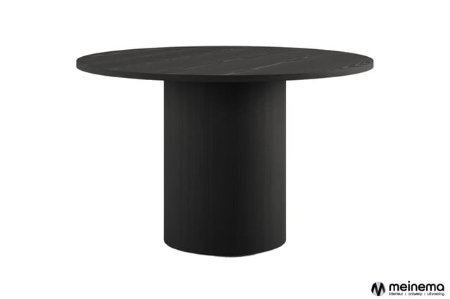 Ronde zwarte tafel met cilindervormige voet, gemaakt van hout met zichtbare nerven, tegen witte achtergrond.