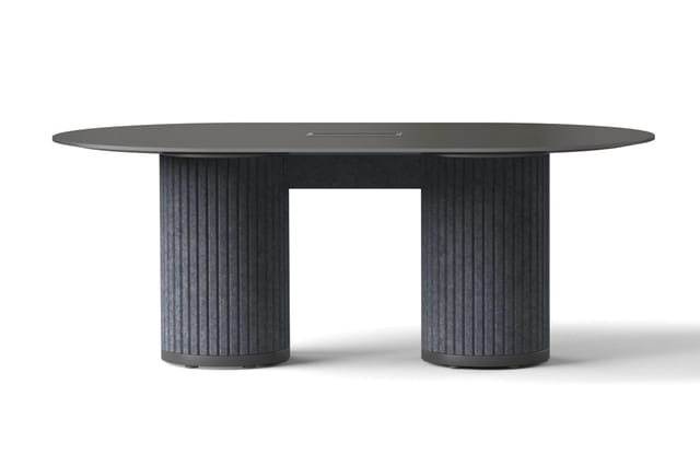 Zwarte ovale vergadertafel met twee gegroefde cilindervormige poten, minimalistisch design op witte achtergrond.