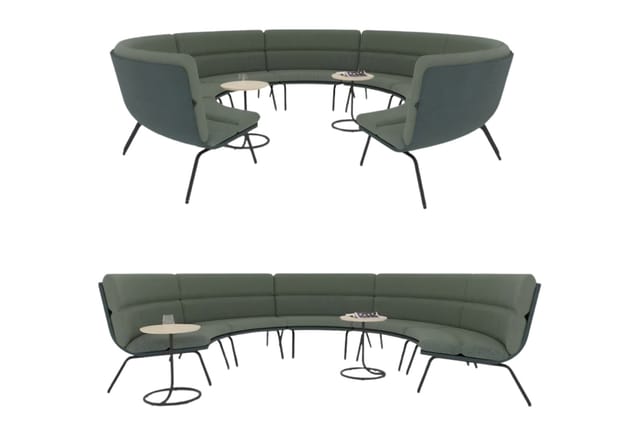 Grijsgroene gebogen lounge-/wachtruimtebank met metalen poten, twee zijvakken en ronde zwarte bijzettafels, in twee weergaveh