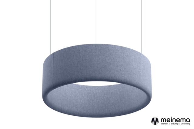 Grijsblauwe hangende akoestische plafondpaneel met ringvormig design en open middensectie.