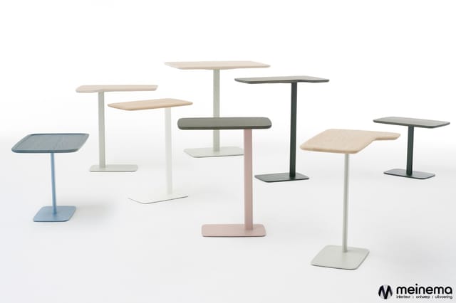 Collectie staande tafels in verschillende maten en kleuren: blauwe, beige, grijze en roze varianten met vierkante en rechthoe