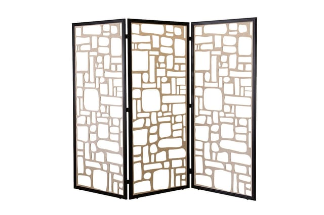 Draagbare kamerscherm met drie panelen, zwart aluminium frame en natuurlijke houten vlakken met geometrisch patroon.
